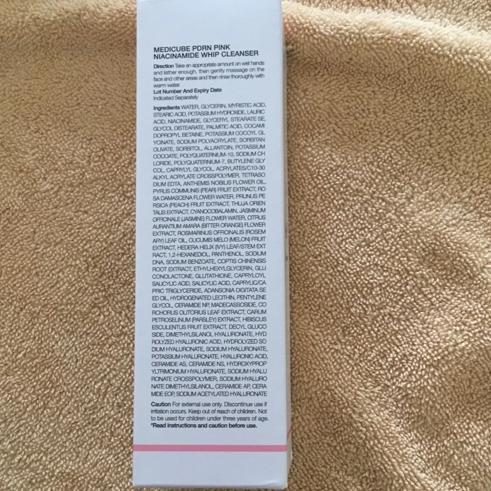 Medicube PDRN Pink Niacinamide Whip Cleanser — Pink